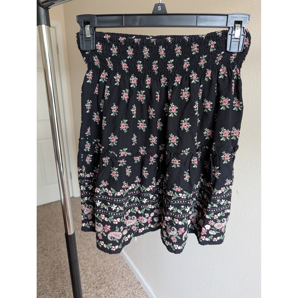Hollister Ultra High Rise Smocked Tiered Floral Mini Skirt Black Pink Small